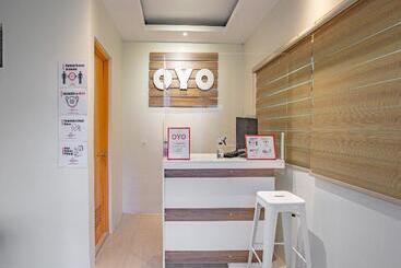 בית מלון כפרי Oyo 605 The Quarters