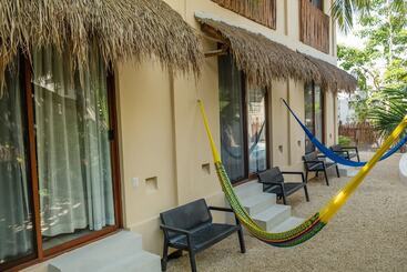 هتل Pelecanus Suites Holbox
