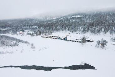استراحتگاه Sorrisniva Arctic Wilderness Lodge