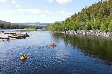 استراحتگاه Sorrisniva Arctic Wilderness Lodge