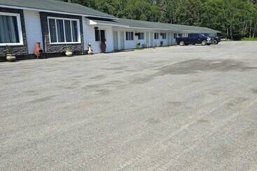 White Fang Motel