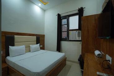 هتل Chahal Residency