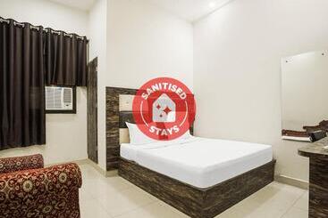 هتل Chahal Residency