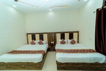 هتل Chahal Residency