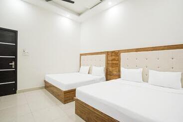 هتل Chahal Residency