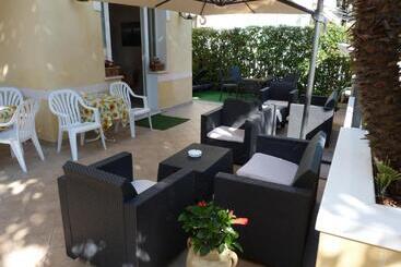 Hotel Monti