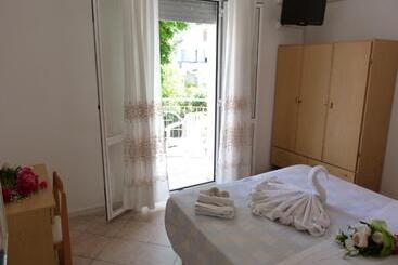 Hotel Monti