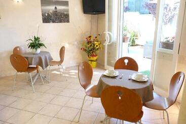 Hotel Monti