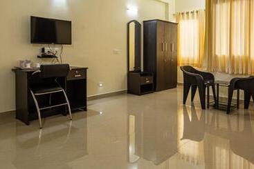هتل Woodside Residency