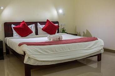 هتل Woodside Residency