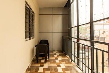 هتل Woodside Residency