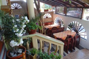 پانسیون Guest House Rosa