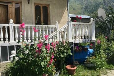 پانسیون Nino's Guest House