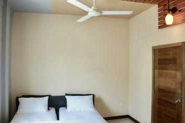 پانسیون Himeyn Beach Retreat