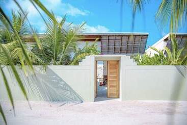 پانسیون Himeyn Beach Retreat