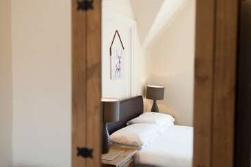 هتل Alban And Abbey House