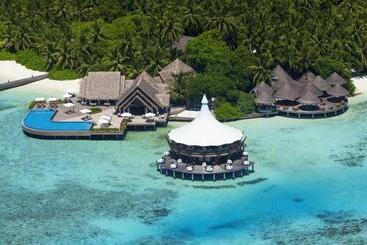 هتل Baros Maldives