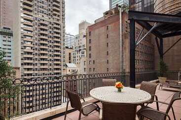 هتل Best Western Plus Hospitality House Suites
