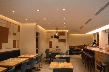 هتل Best Western Plus Hospitality House Suites