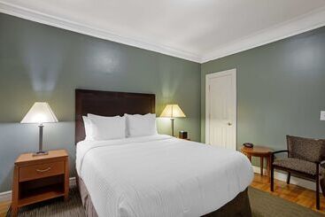 هتل Best Western Plus Hospitality House Suites