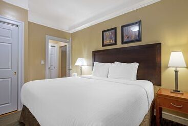 هتل Best Western Plus Hospitality House Suites