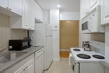 هتل Best Western Plus Hospitality House Suites