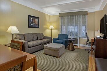 هتل Best Western Plus Hospitality House Suites