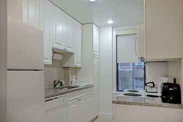 هتل Best Western Plus Hospitality House Suites