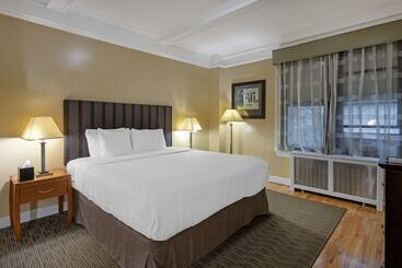 هتل Best Western Plus Hospitality House Suites