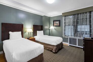 هتل Best Western Plus Hospitality House Suites