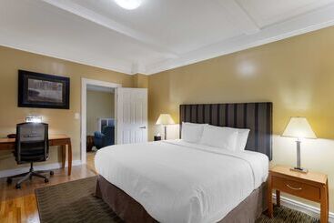 هتل Best Western Plus Hospitality House Suites