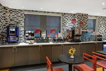هتل Best Western Plus Hospitality House Suites