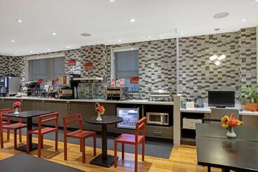 هتل Best Western Plus Hospitality House Suites