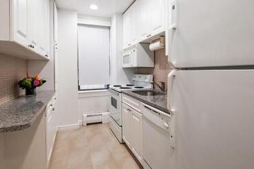 هتل Best Western Plus Hospitality House Suites