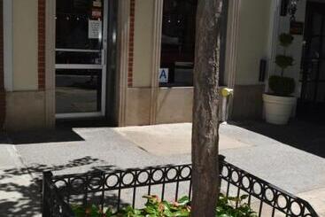 هتل Best Western Plus Hospitality House Suites
