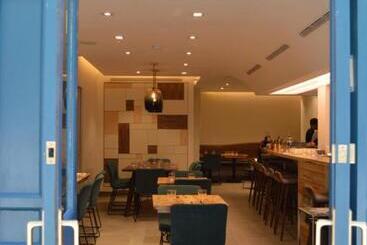 هتل Best Western Plus Hospitality House Suites