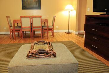 هتل Best Western Plus Hospitality House Suites