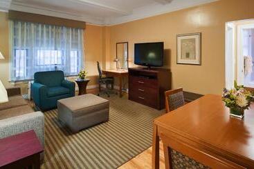 هتل Best Western Plus Hospitality House Suites