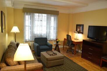 هتل Best Western Plus Hospitality House Suites