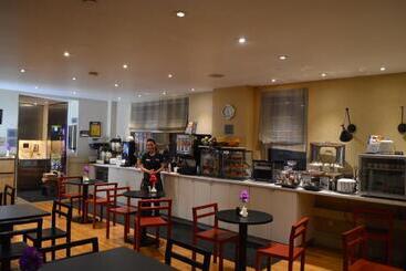 هتل Best Western Plus Hospitality House Suites