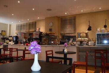 هتل Best Western Plus Hospitality House Suites