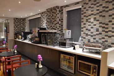 هتل Best Western Plus Hospitality House Suites
