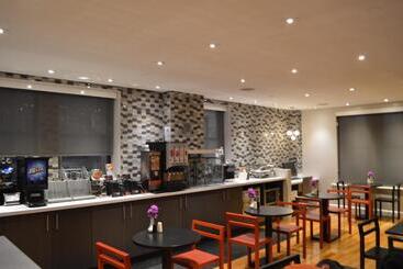 هتل Best Western Plus Hospitality House Suites