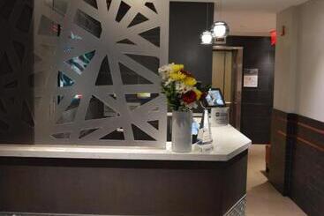 هتل Best Western Plus Hospitality House Suites