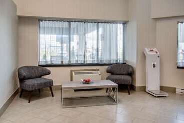هتل Comfort Inn Airport Dorval