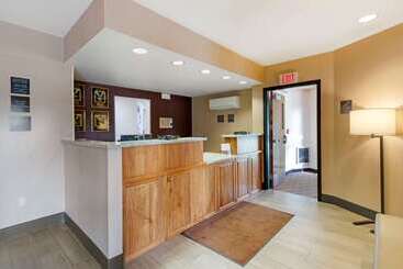 هتل Comfort Inn & Suites Market   Airport