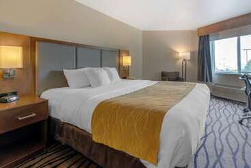هتل Comfort Inn & Suites Market   Airport
