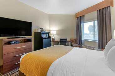 هتل Comfort Inn & Suites Market   Airport