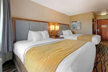 هتل Comfort Inn & Suites Market   Airport