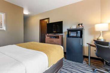 هتل Comfort Inn & Suites Market   Airport
